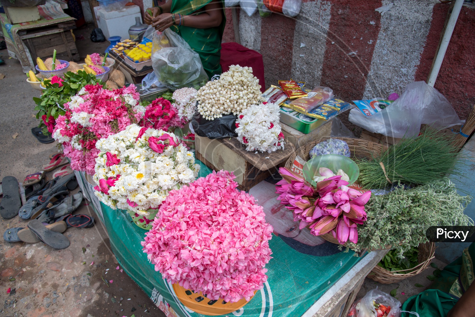 Flower Vendors at Kapaleeswarar temple,chennai