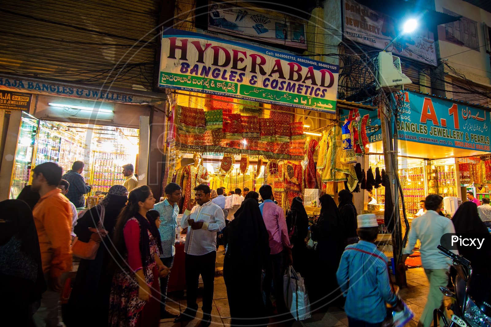 Shopping at Laad Bazaar