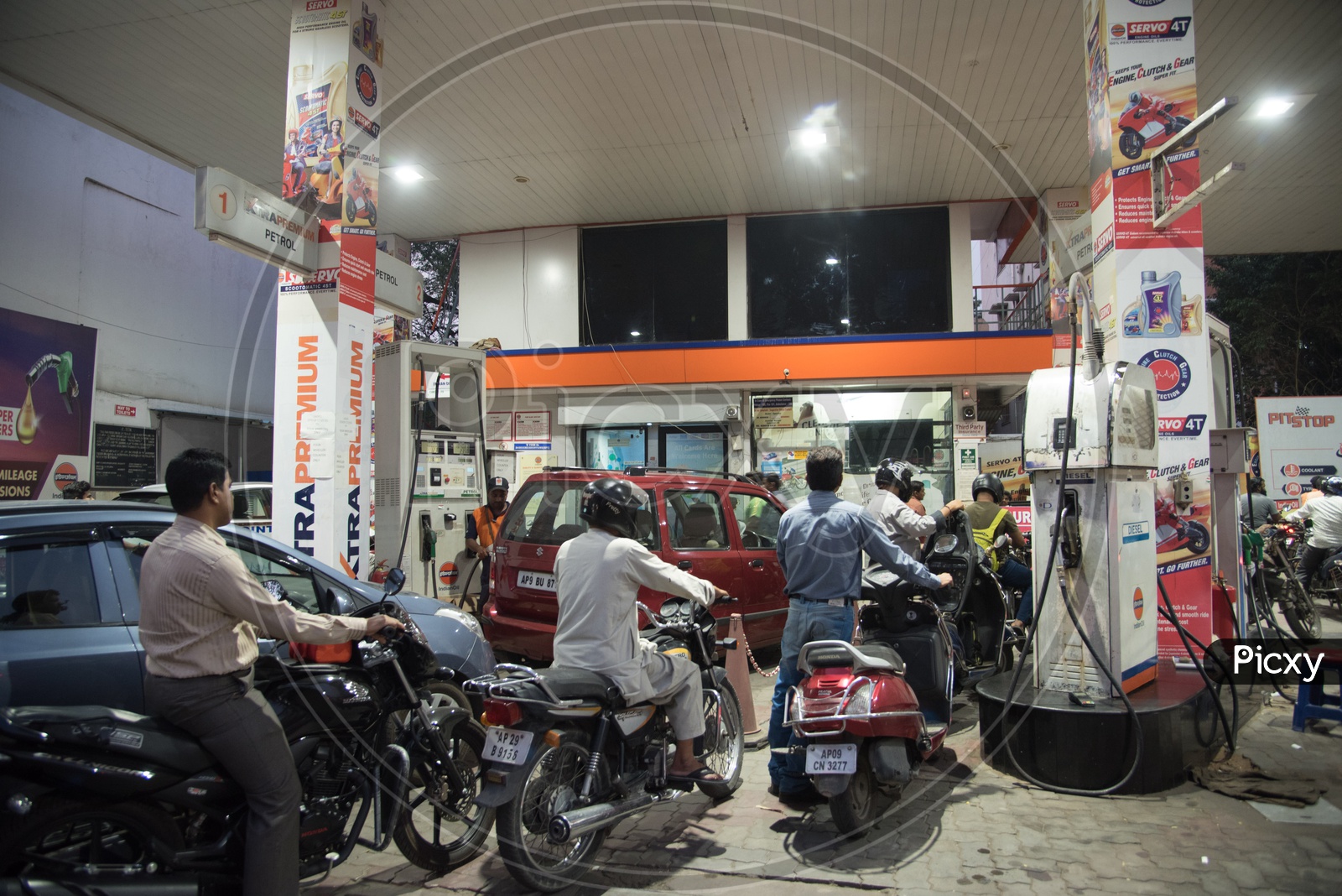 Que at a fuel station in Hyderabad