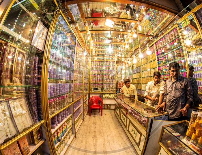 Bangle store in Laad Bazaar