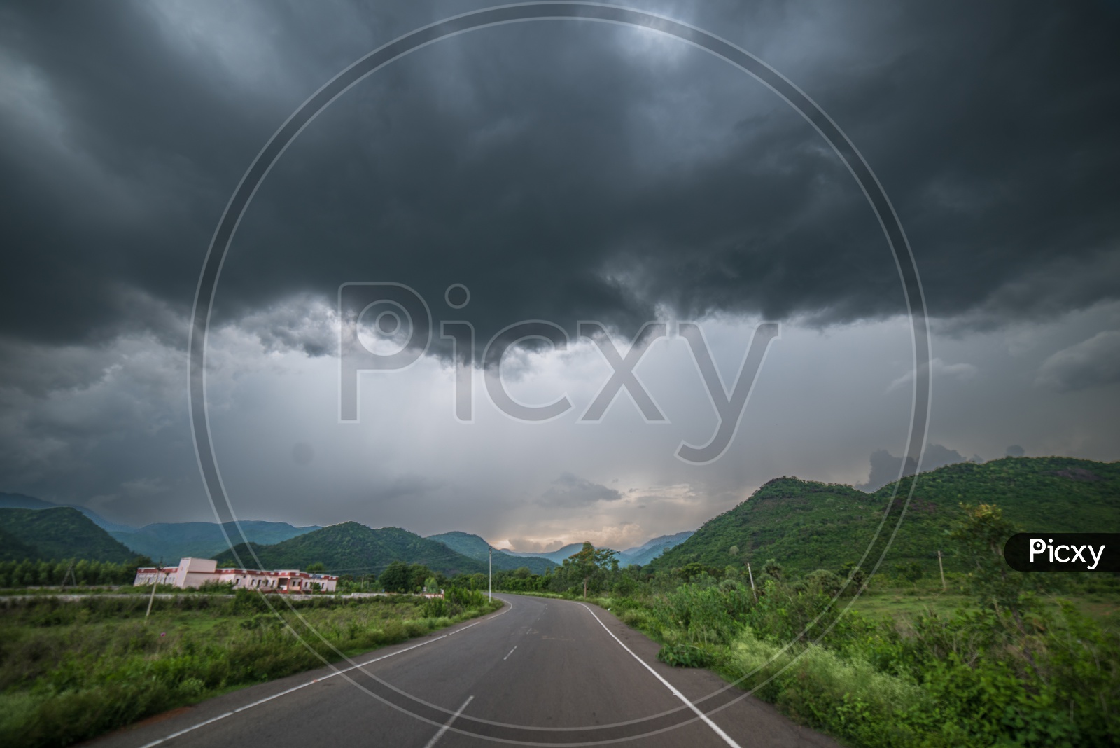 narispatnam to lambasingi route covered by thick clouds