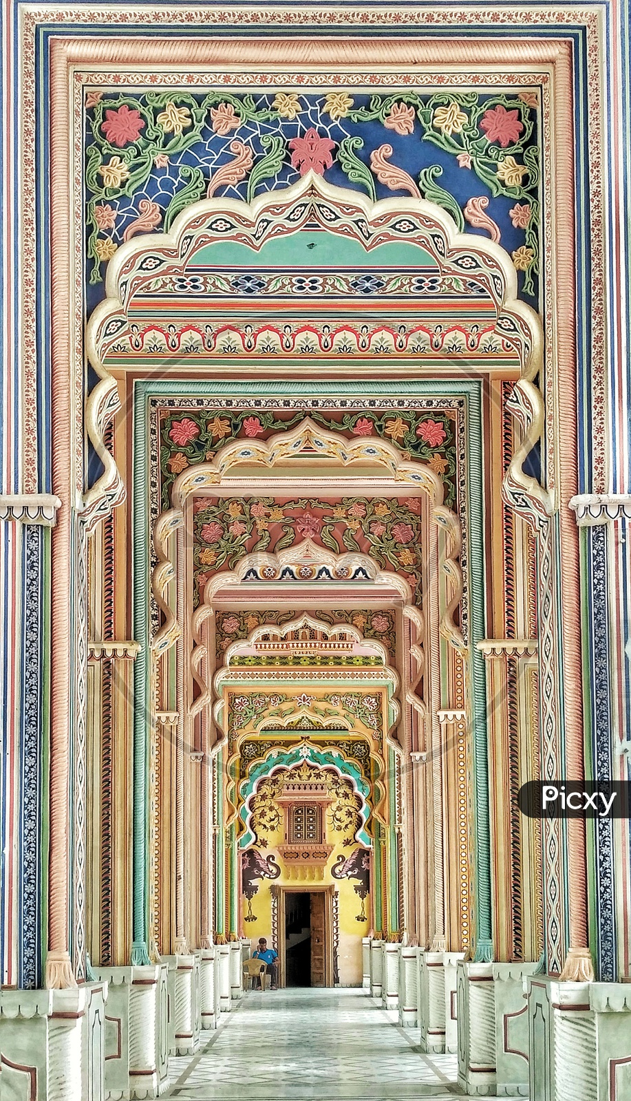 symmetry of Patrika gate