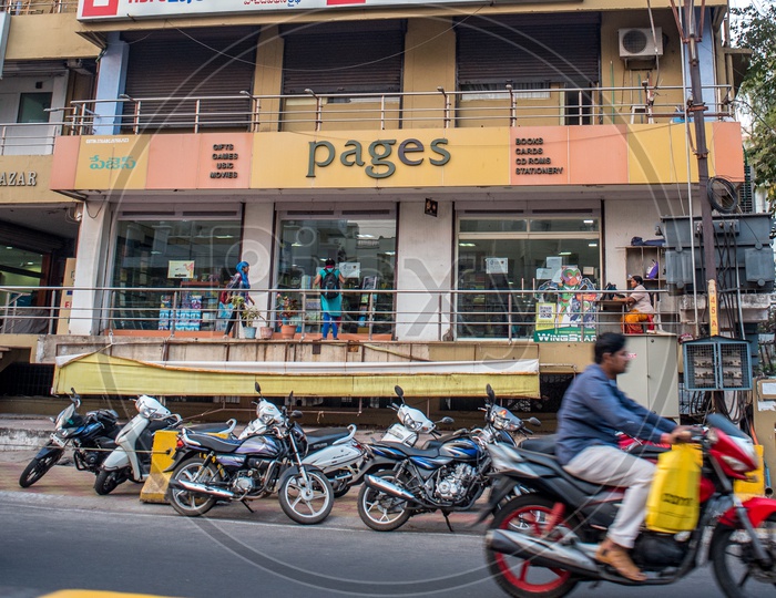 Pages Book store