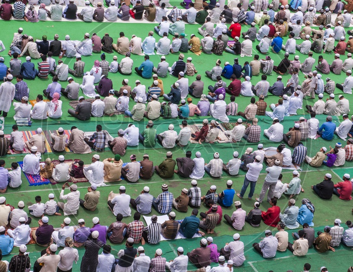 Muslim devotees at Mecca Masjid