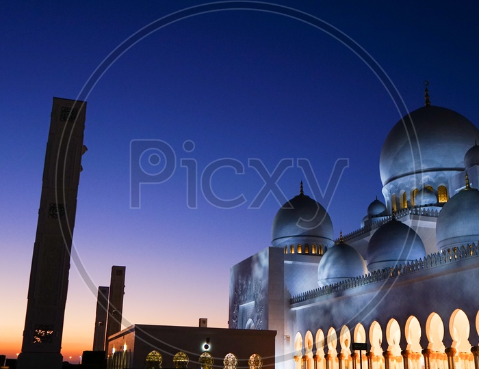 Sunset at Sheik Zayad Grand Mosque