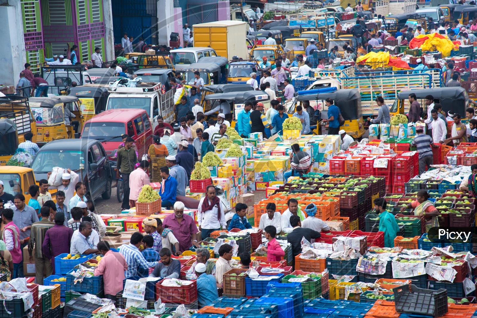 busy Fruit market