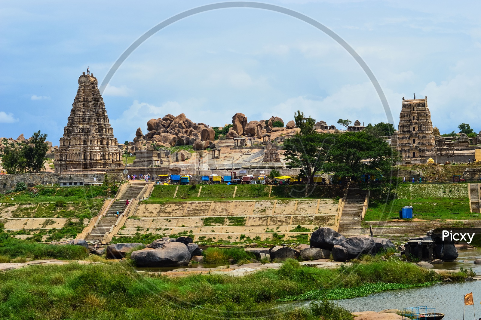 Hampi a place of history and monuments in South India