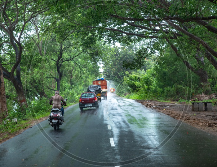 Vehicles on roads in rain near Manchikalapudi, Tenali Road