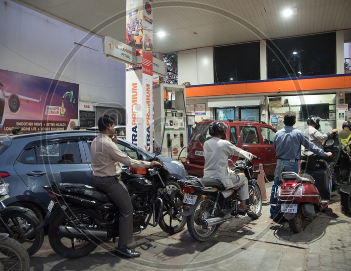 Rush hour at a fuel station in Hyderabad