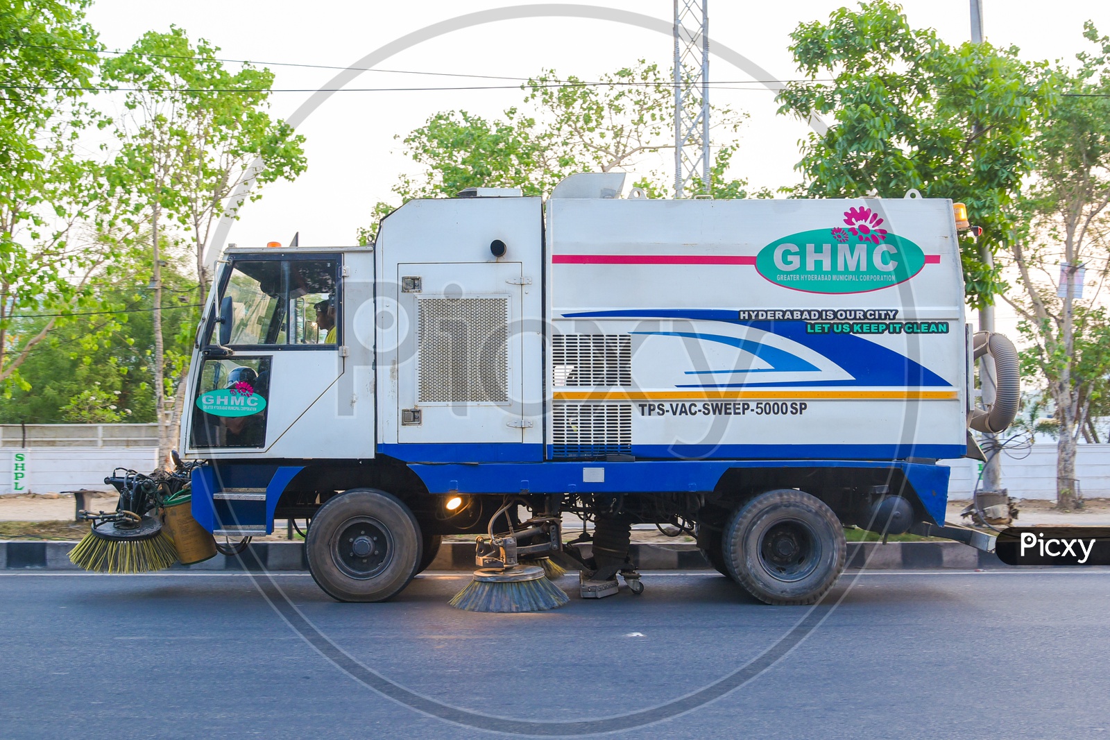 GHMC Vaccum Road Sweeper
