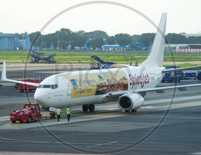 Spicejet B737 in Telangana tourism livery