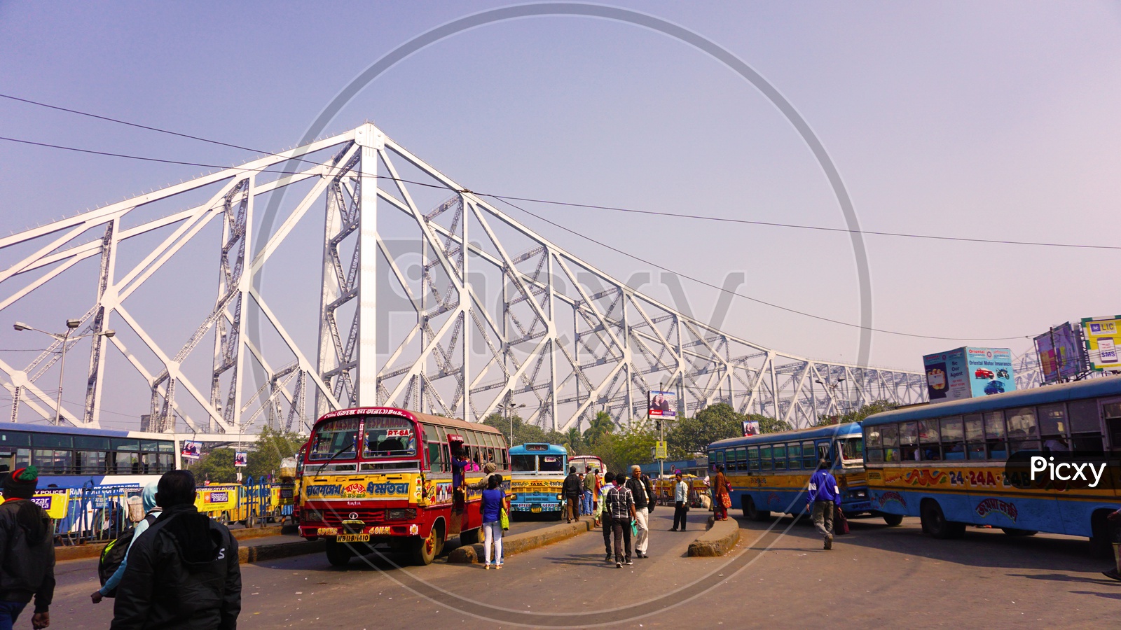 Howrah bridge and the old age buses