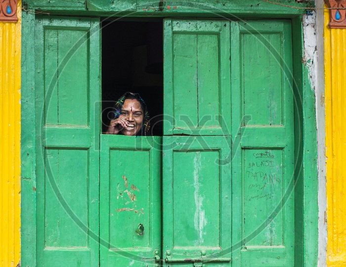 Smiling woman, Holi in Begum Bazaar