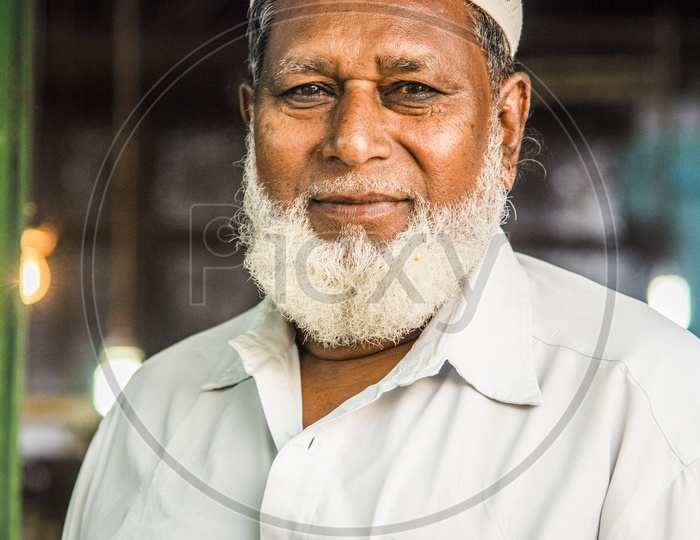 Old Muslim man in Monda Market, Hyderabad