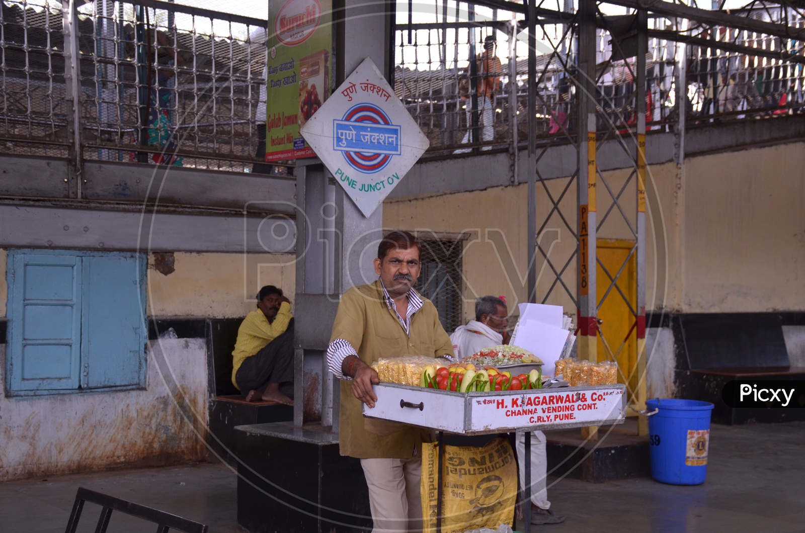 Railway food vendor at Pune Junction