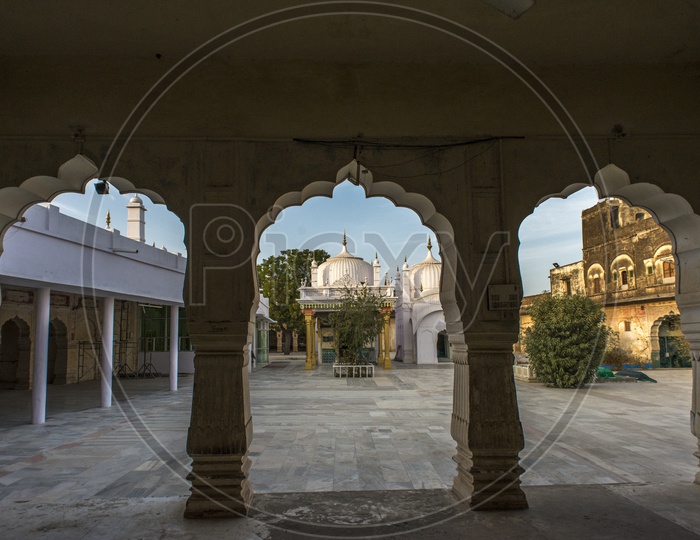 Dargah of Kamaruddin Shah, Havelis of Jhunjhunu
