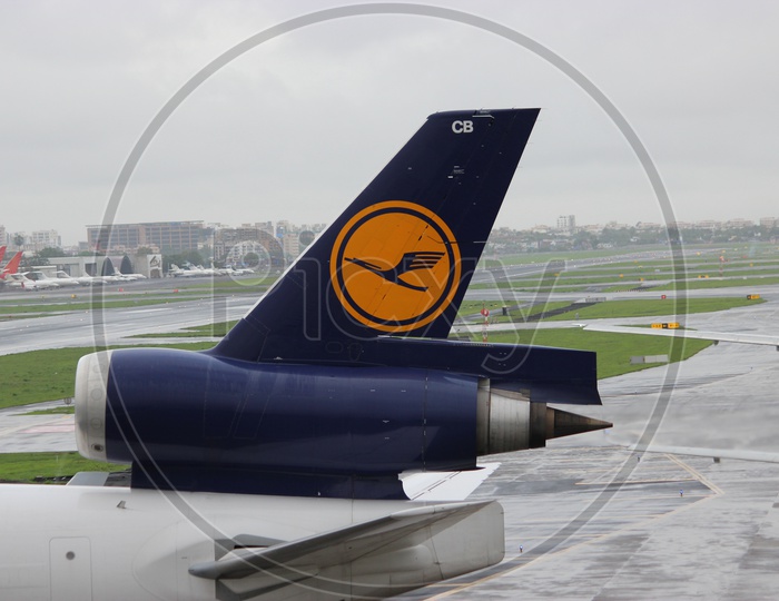 Lufthansa MD11F tail