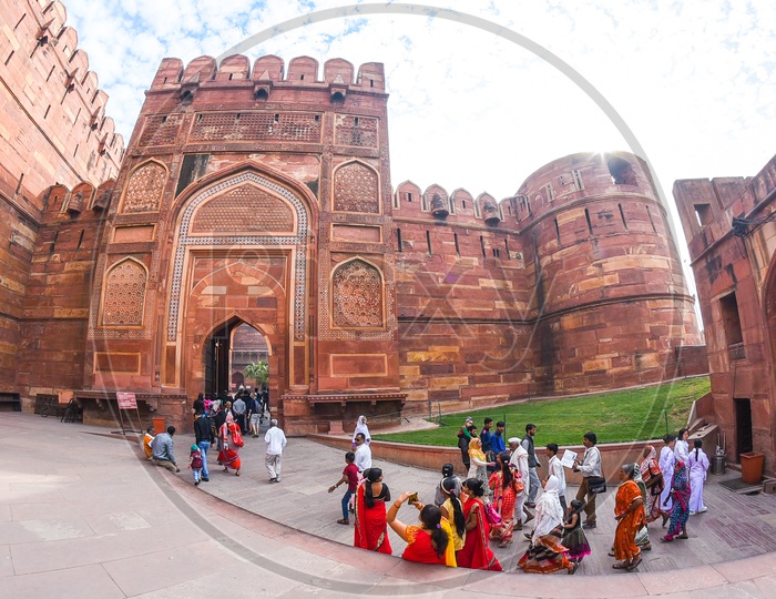 Tourist from Maharastra visiting Agra Fort