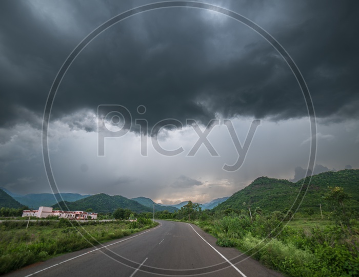 narispatnam to lambasingi route covered by thick clouds