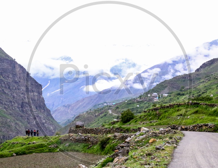 Tourists On the way to Rohtang Pass