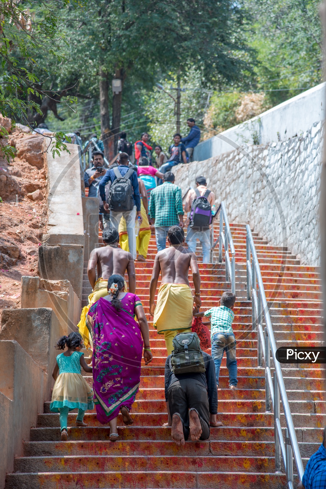 Pilgrims at  Lord Venkateswara Swamy Temple Walk way, Tirupati, Mokalla Mitta,