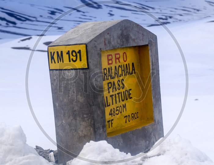 Baralacha La Pass, Altitude 4850M