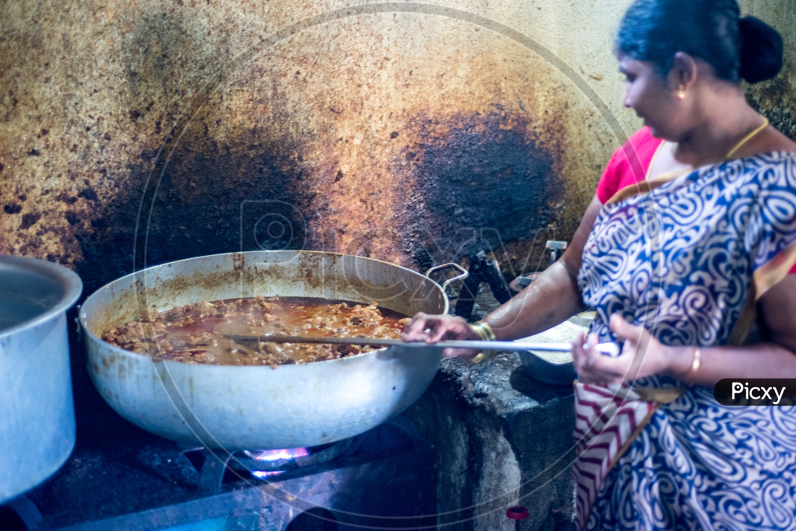 chicken curry cooking in sea inn ( raju gaari dhaba )