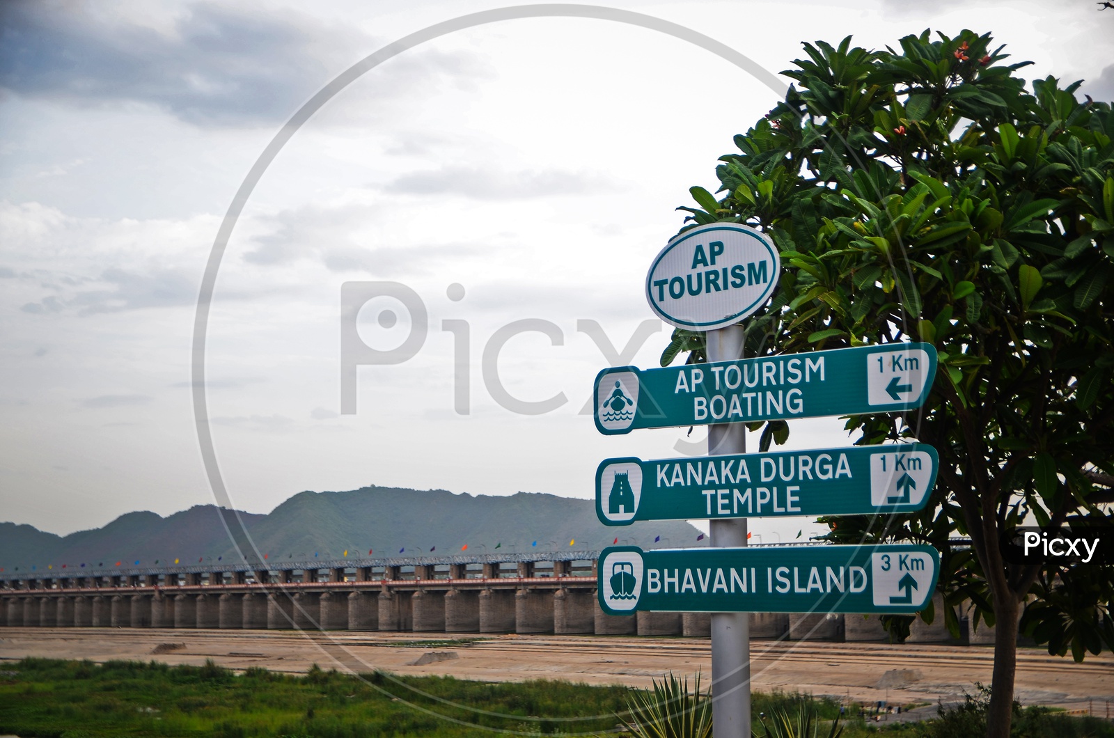 AP tourism, Prakasam Barrage