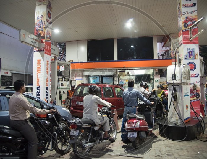Que at a fuel station in Hyderabad