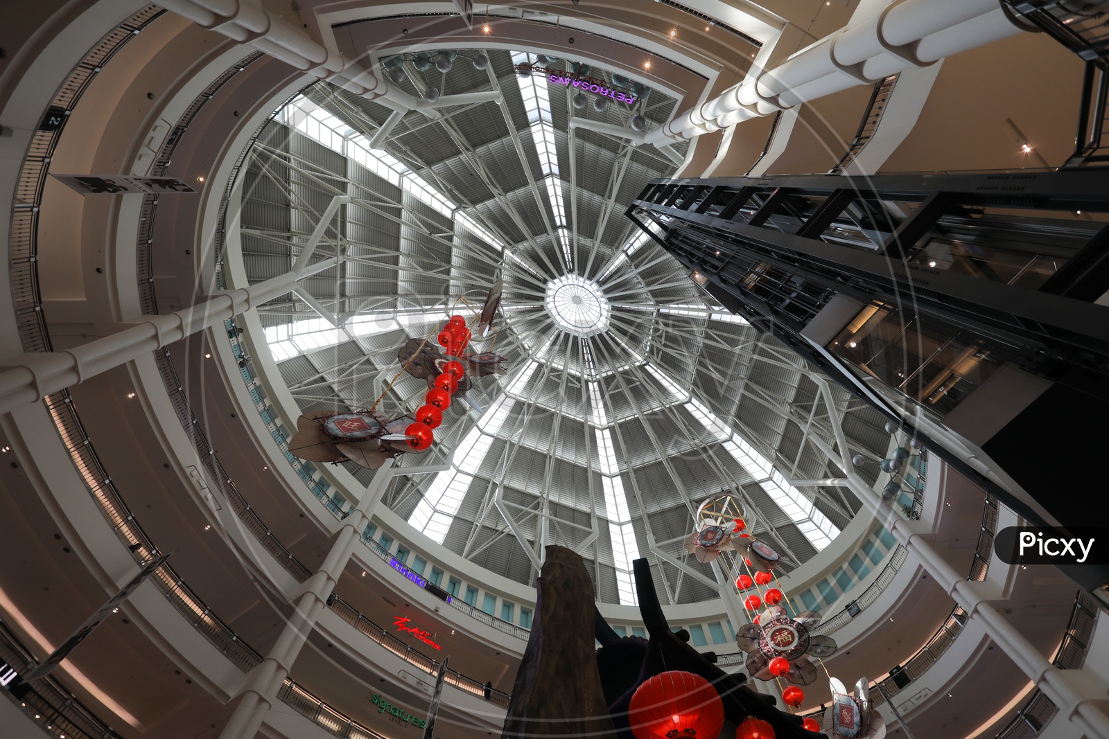Image of Interior of the Suria KLCC mall, Kuala LumpurOA140069Picxy