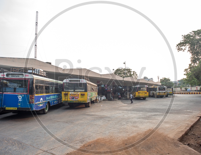 busses in rajamundry bus stand