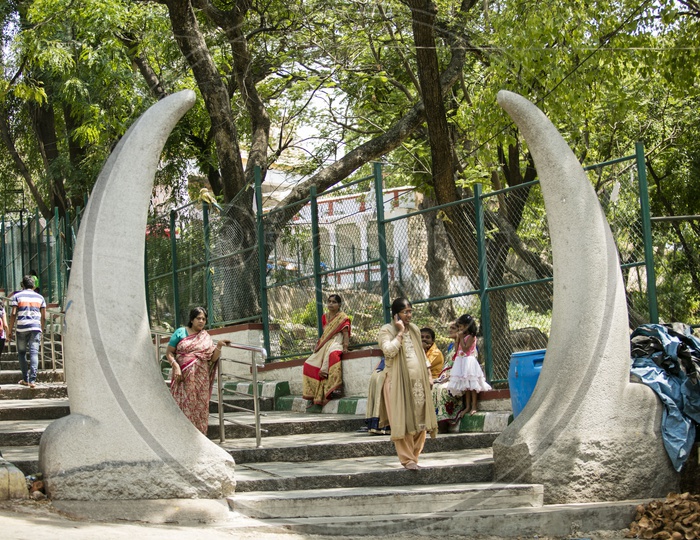 horn gates, Bull temple