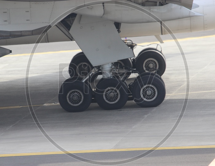 main Landing gear 777