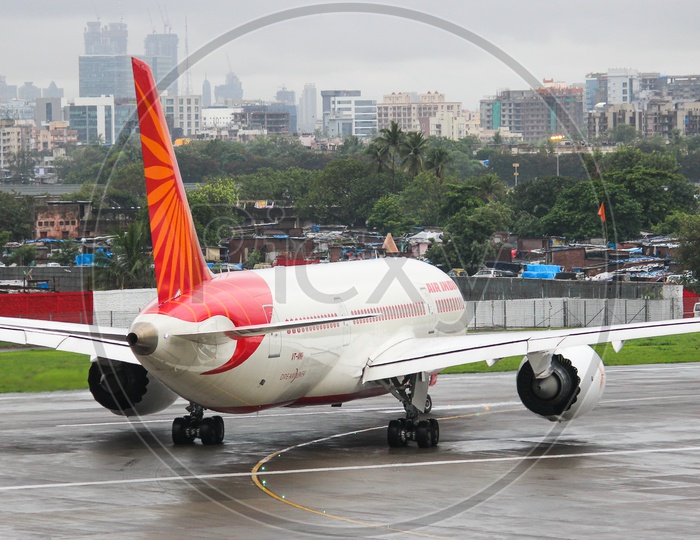 Air India B787 Dreamliner bidding adieu to Mumbai.
