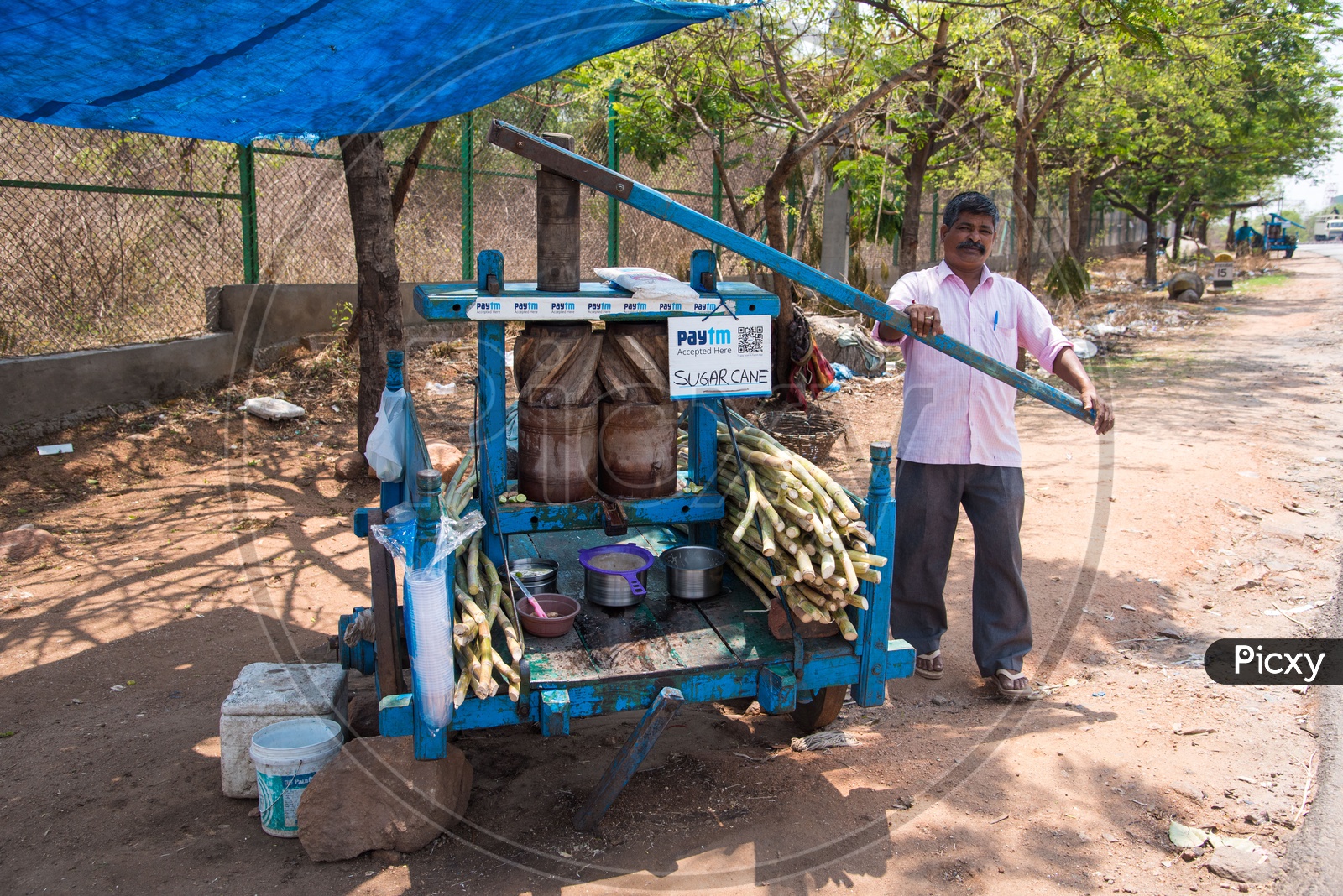 Sugarcane juice vendor accepting digital currency via Paytm