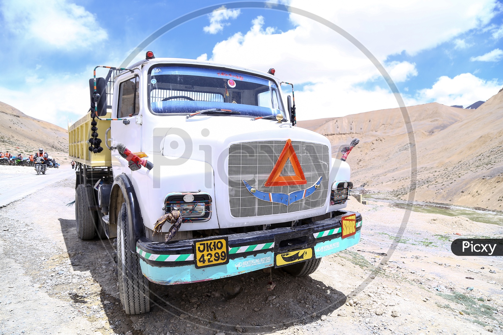 Lorry or Truck on Leh to Manali Highway