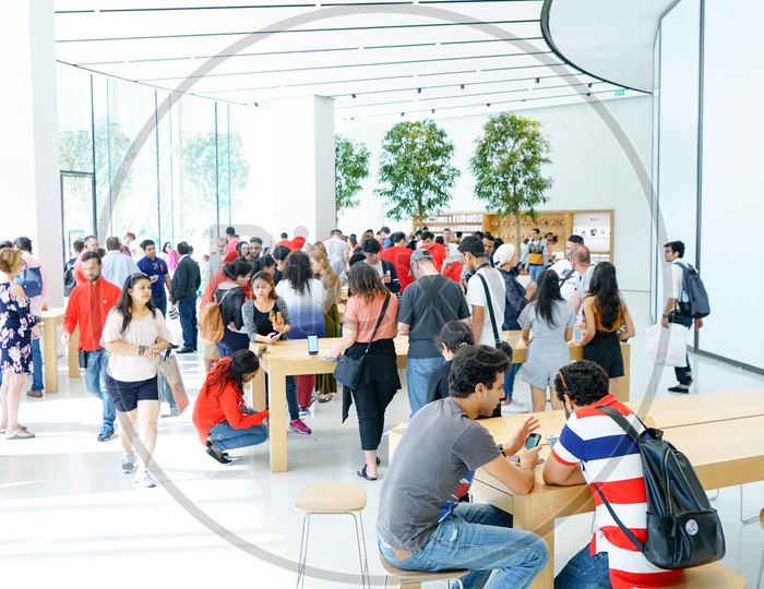 Busy Apple Store at Dubai Mall