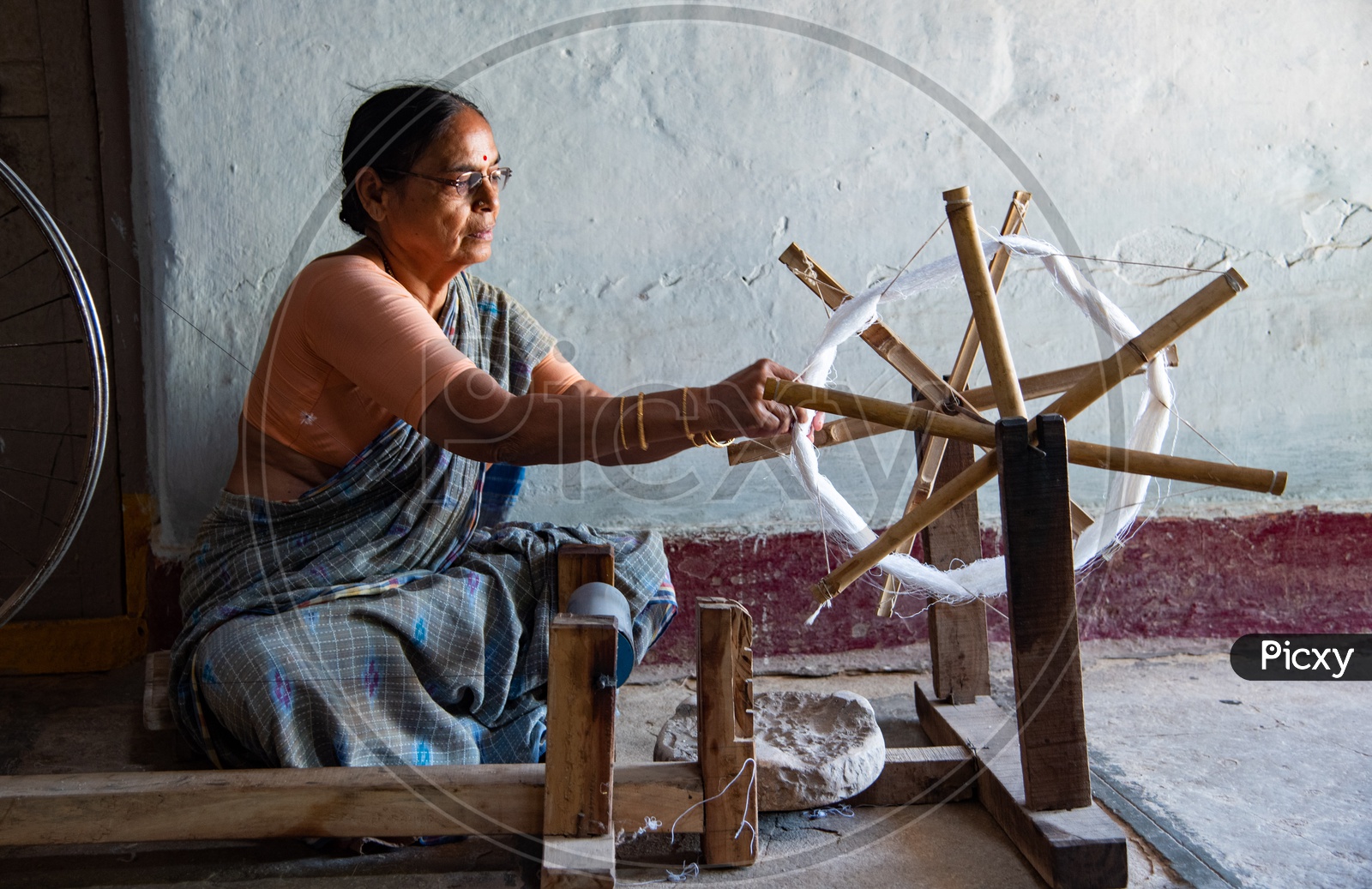 Lady working on a spinning wheel in Bhoodan Pochampally.