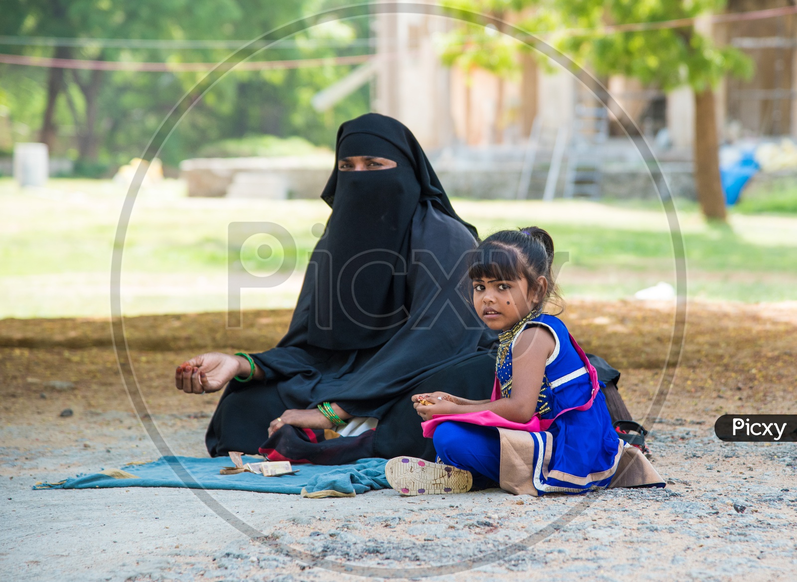 A lady with her child seeking alms during Eid in Hyderabad