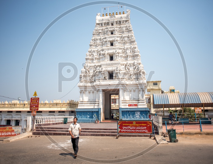 entrance of annavaram temple
