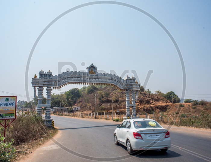 entrance road to annavaram temple