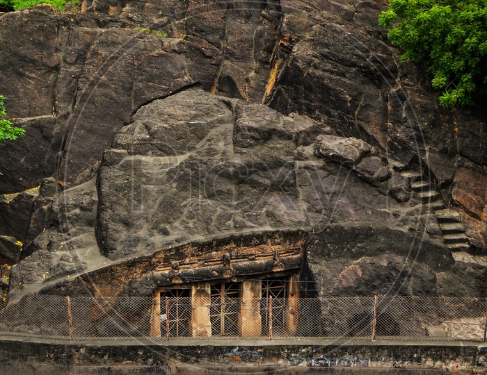 Moghalrajpuram caves
