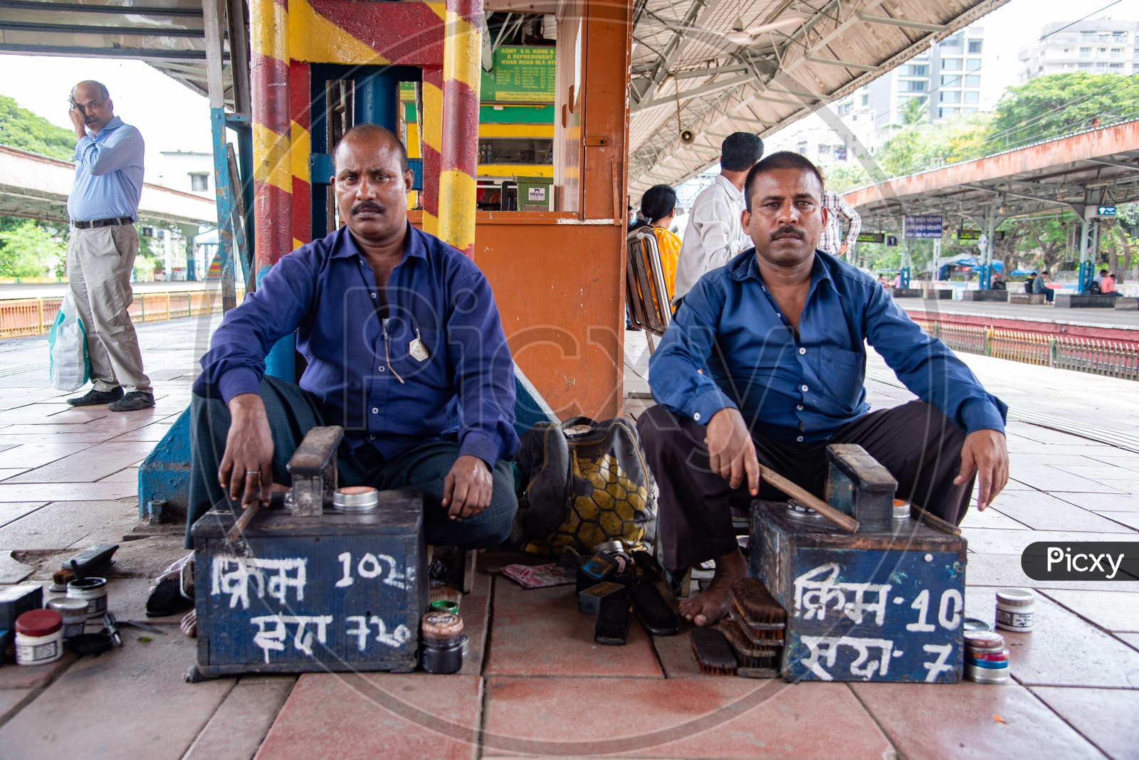 Shoe polishers / Cobblers at a subarban railway station in Mumbai