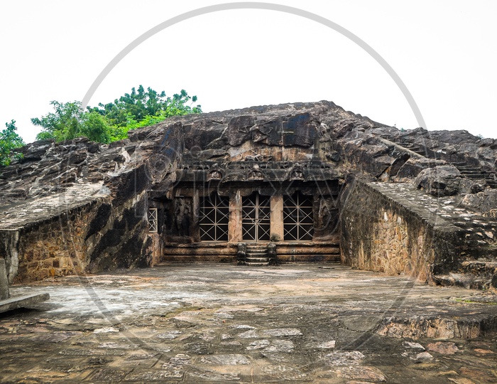 Moghalrajpuram caves