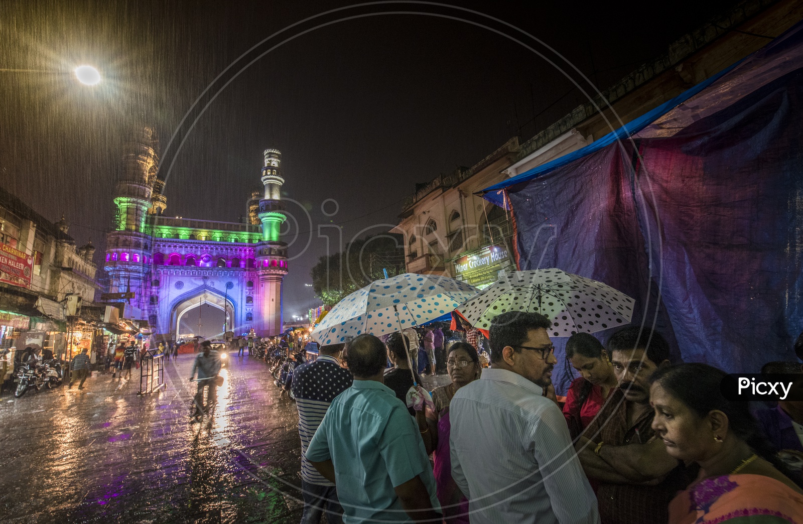 Rain at Charminar, Laad Bazar