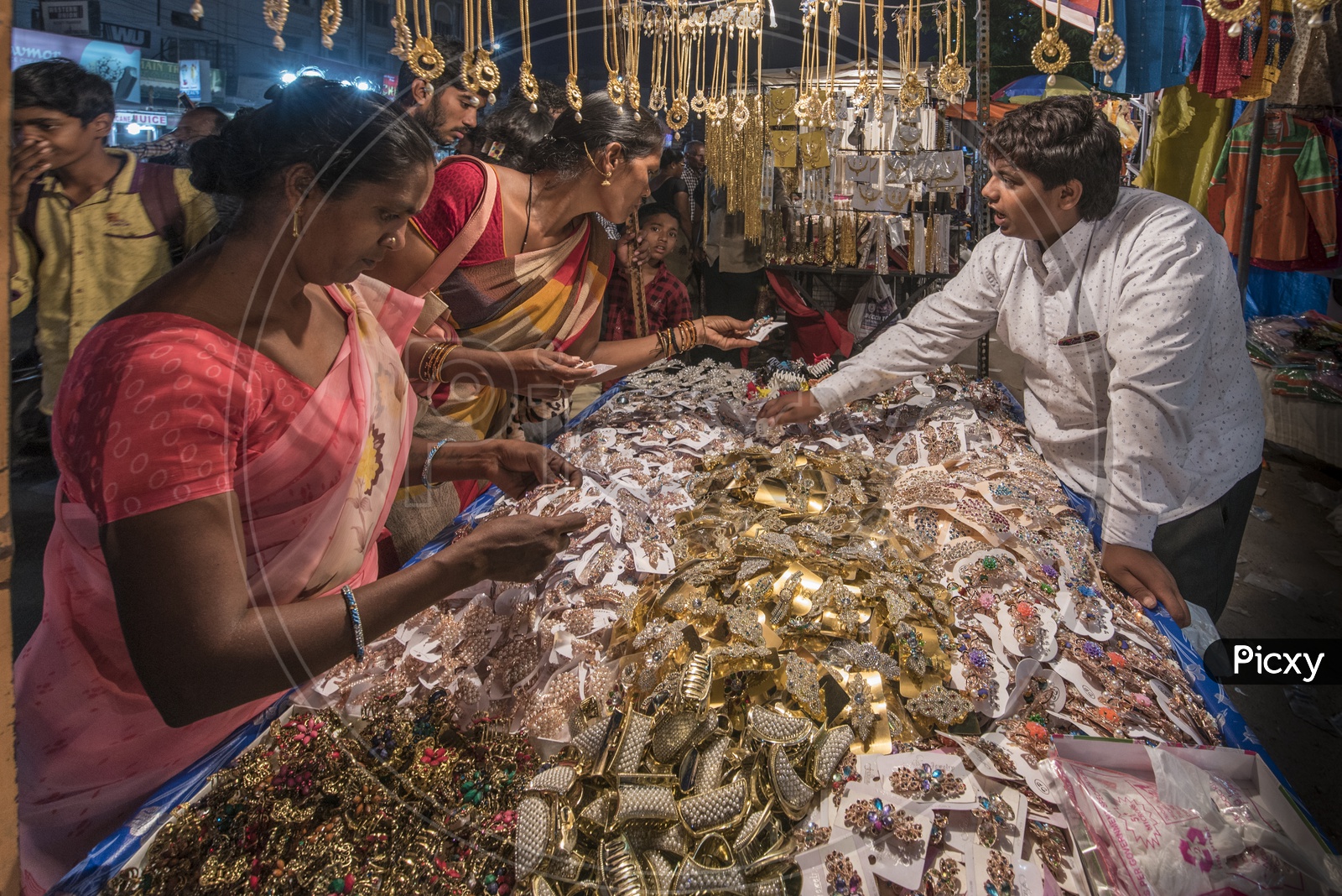 Charminar, Laad Bazar