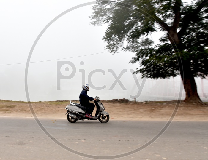 image-of-leg-space-in-a-scooty-aa885099-picxy