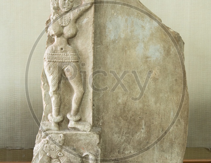 Yakshini statue/stupa/sculpture