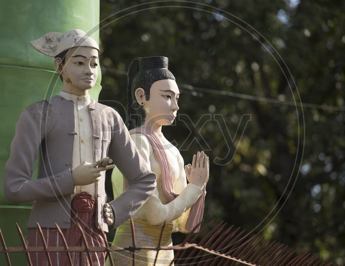 Sculptors in Moreh Tamu Border India Myanmar