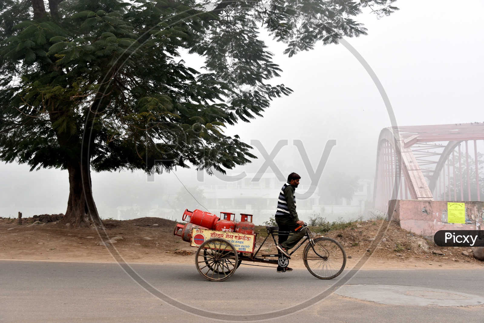 Transporting Domestic Cooking Gas Cylinders in Rickshaw
